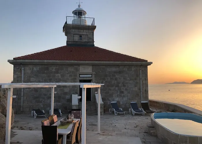 Lighthouse Grebeni Villa *